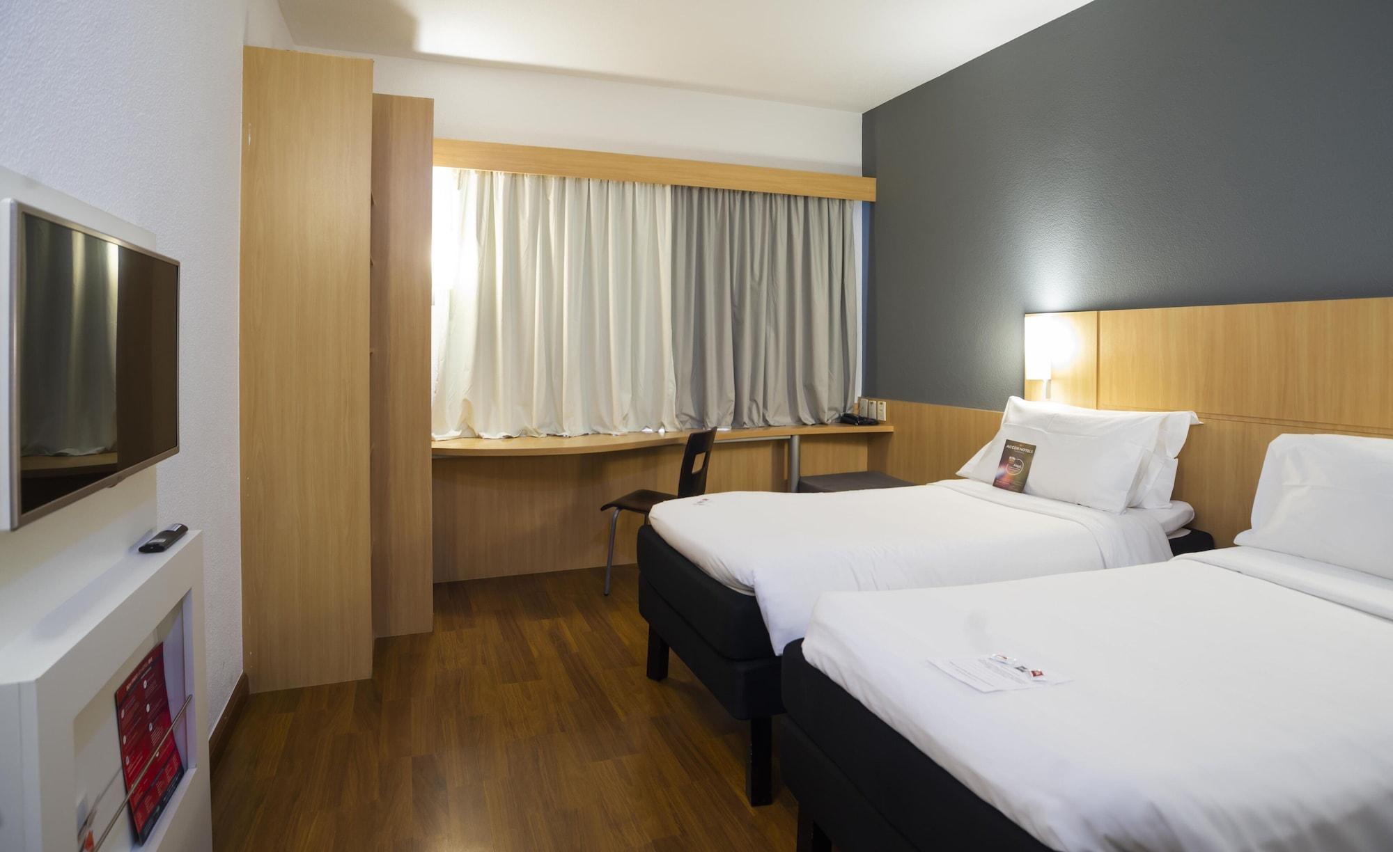 Ibis Vitoria Praia Do Canto Eksteriør billede