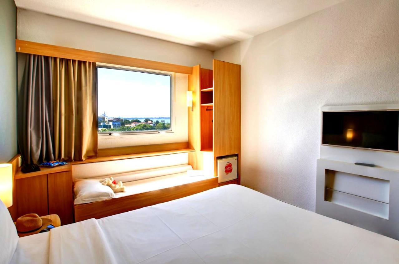 Ibis Vitoria Praia Do Canto Eksteriør billede