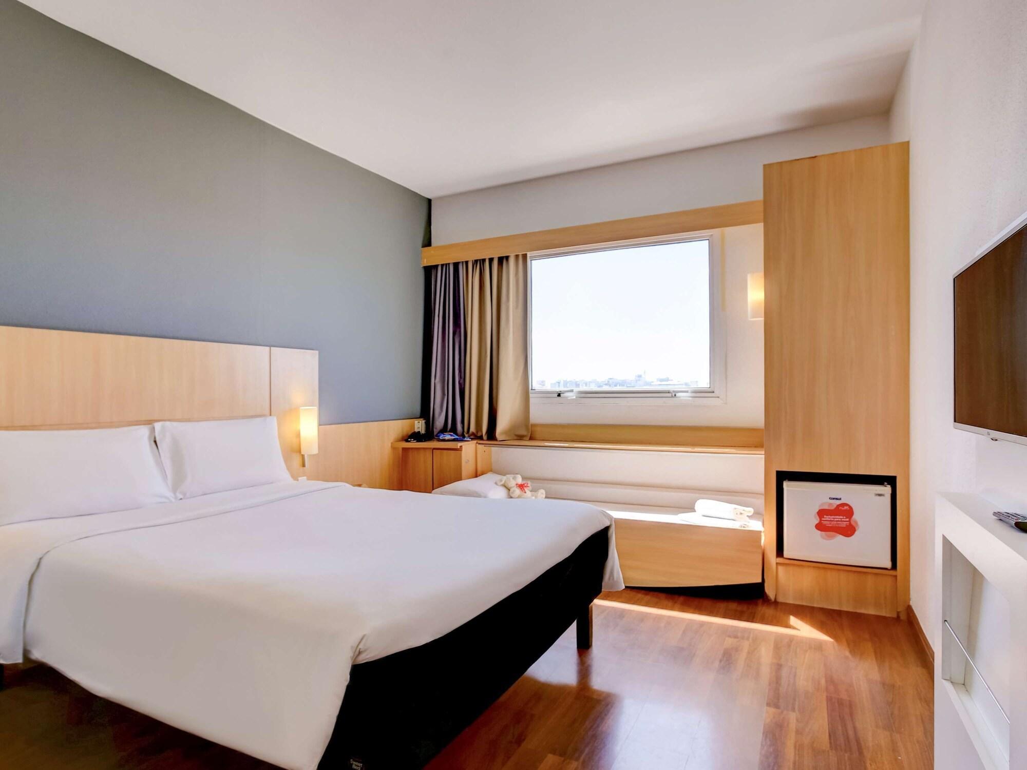 Ibis Vitoria Praia Do Canto Eksteriør billede