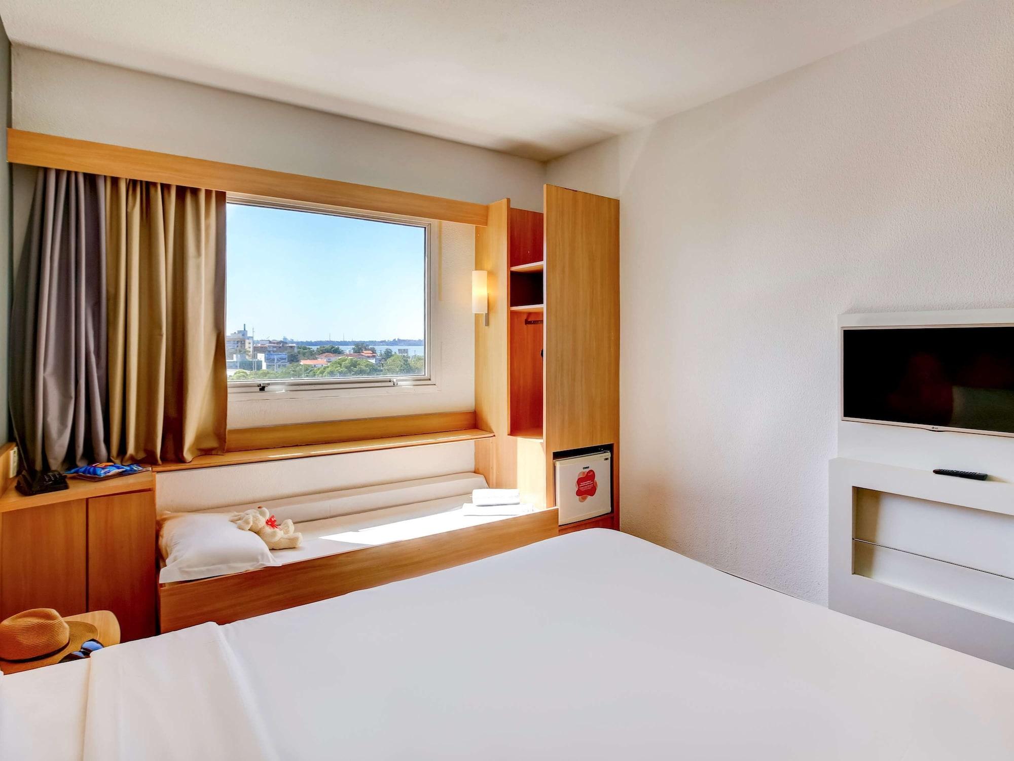 Ibis Vitoria Praia Do Canto Eksteriør billede