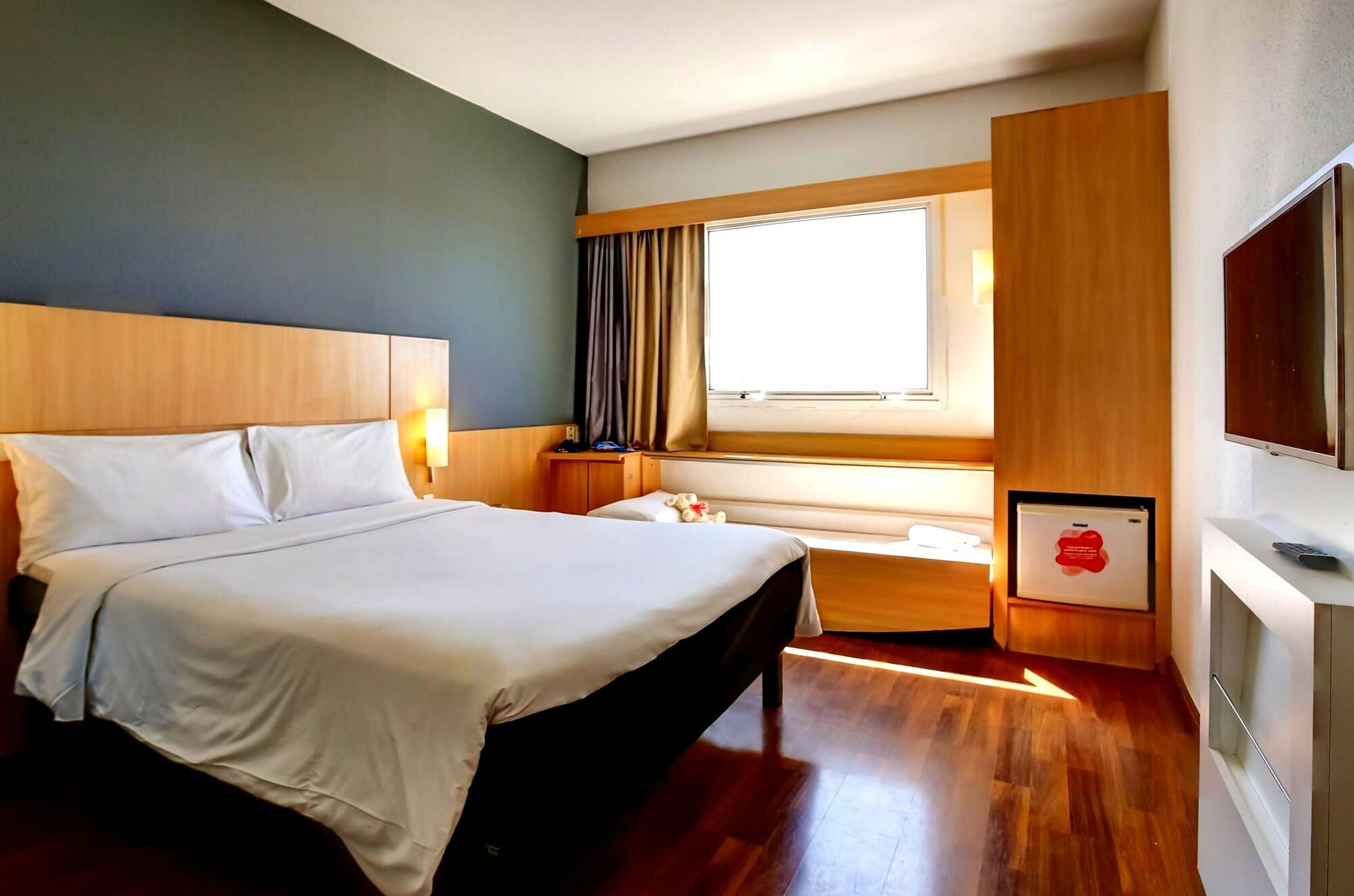 Ibis Vitoria Praia Do Canto Eksteriør billede